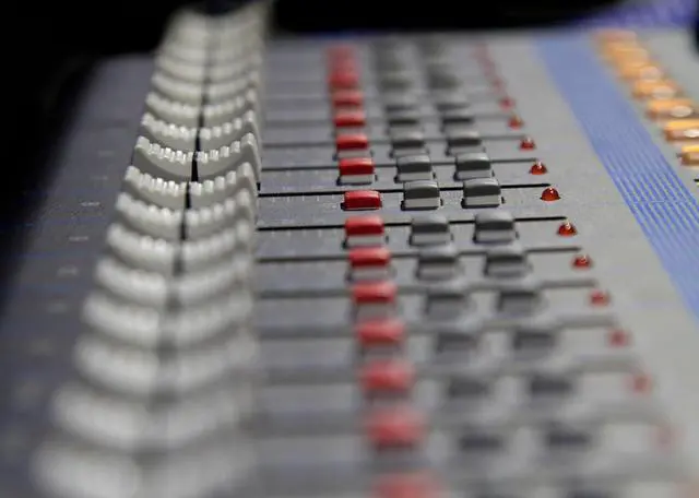 Alt view image 7 of 7 - Yamaha MG20XU 20-Input 6-Bus USB Interface Mixer with Effects