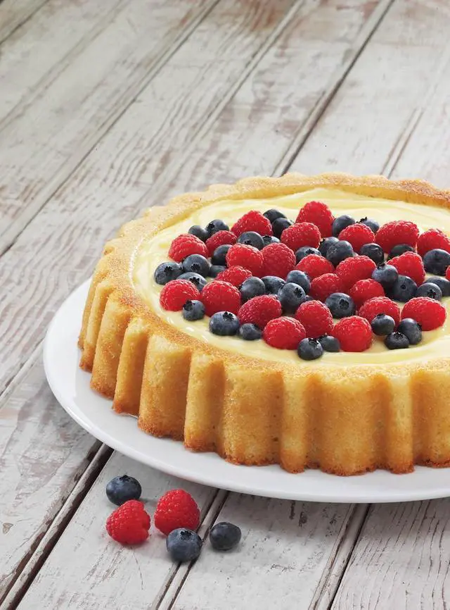 Alt view image 2 of 7 - Chicago Metallic Professional Non-Stick Mary Ann Cake Pan/Sponge Flan Tin, 27 cm (10.5")