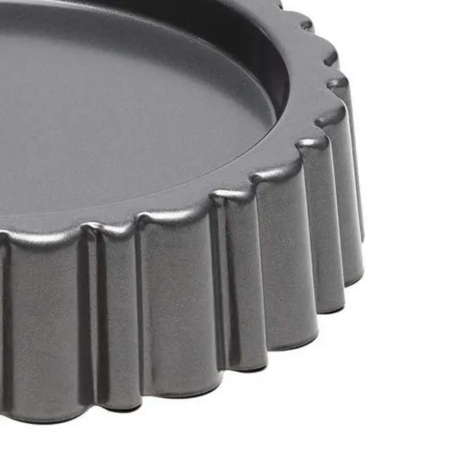 Alt view image 4 of 7 - Chicago Metallic Professional Non-Stick Mary Ann Cake Pan/Sponge Flan Tin, 27 cm (10.5")