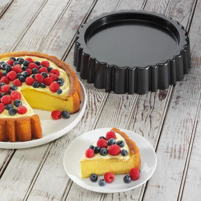 Alt view image 3 of 7 - Chicago Metallic Professional Non-Stick Mary Ann Cake Pan/Sponge Flan Tin, 27 cm (10.5")
