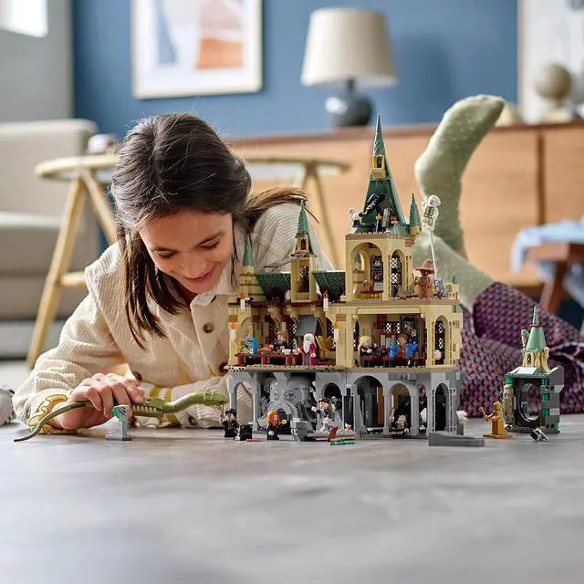 Alt view image 7 of 7 - Harry Potter Building Block Assembly Model, Hogwarts Gate Castle Hedwig Toy
