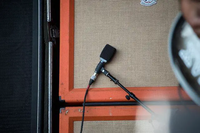 Alt view image 4 of 7 - Sennheiser Professional e 609 Silver Super-Cardioid Instrument Microphone,Wired, Wireless