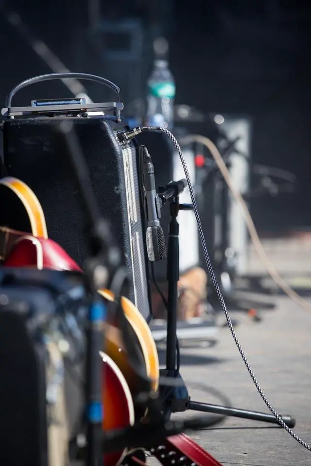 Alt view image 5 of 7 - Sennheiser Professional e 609 Silver Super-Cardioid Instrument Microphone,Wired, Wireless