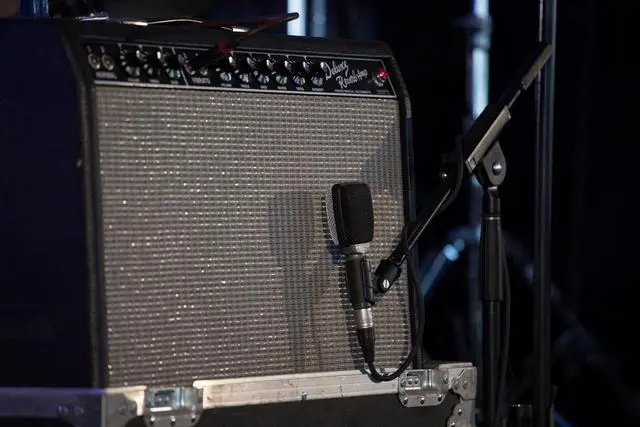 Alt view image 6 of 7 - Sennheiser Professional e 609 Silver Super-Cardioid Instrument Microphone,Wired, Wireless