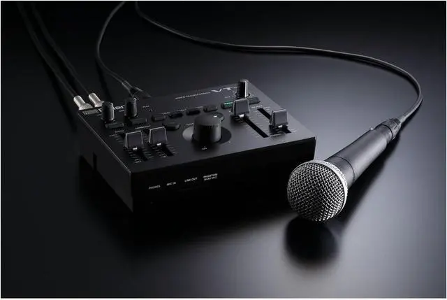 Alt view image 6 of 6 - VT-4 Vocal Transformer, Black