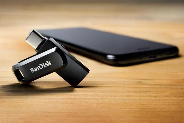 Alt view image 2 of 7 - 512GB Ultra Dual Drive Go USB Type-C Flash Drive, Black - SDDDC3-512G-GAM46