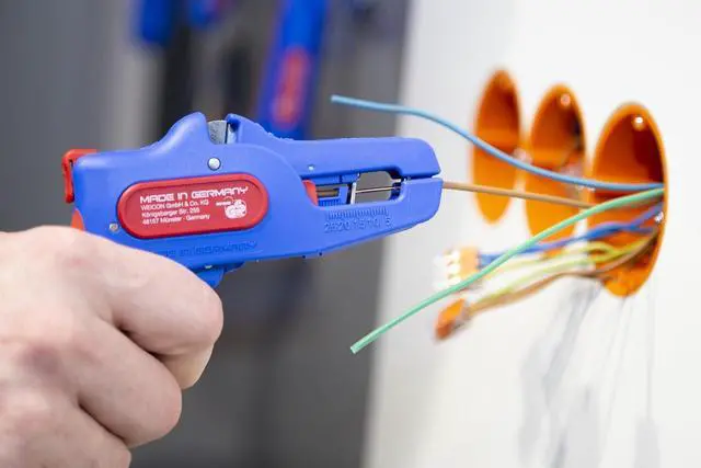 Alt view image 5 of 7 - WEICON Tools Wire Stripper No. 5 Pro | Automatic Wire Stripper for All Common Flexible and Solid Conductors | Working Range 0,2-16,0 mm² | self-Adjusting to Conductor Cross-sectionarge