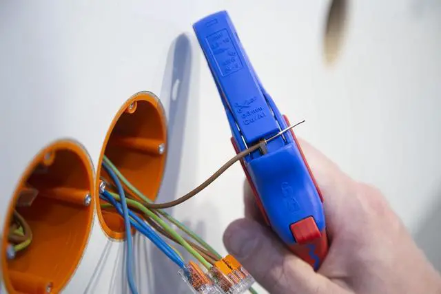 Alt view image 6 of 7 - WEICON Tools Wire Stripper No. 5 Pro | Automatic Wire Stripper for All Common Flexible and Solid Conductors | Working Range 0,2-16,0 mm² | self-Adjusting to Conductor Cross-sectionarge