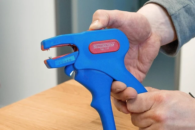 Alt view image 5 of 5 - WEICON No.7-F - Wire Stripper for Flat Cable/Stripping and Stripping from 0.75-4.0 mm² (18-11 AWG) / Wire Stripper with Side Cutter up to 3.0 mm Ø