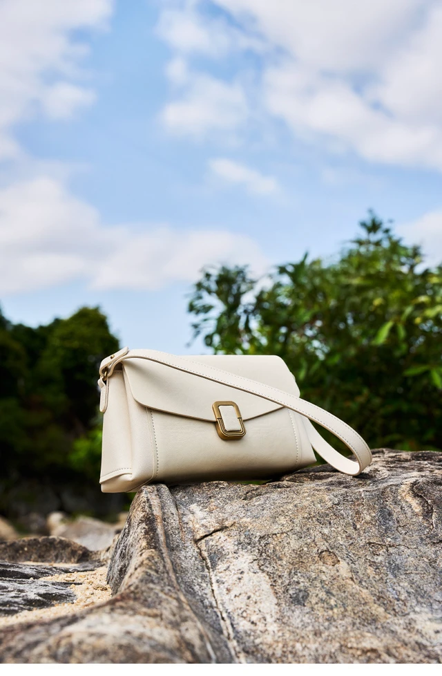 Alt view image 2 of 4 - Genuine Leather Women Tote Bag White