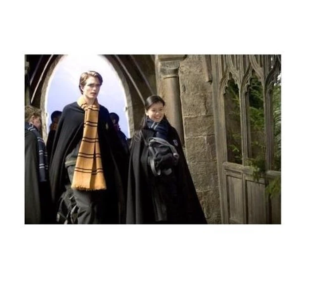 Alt view image 3 of 6 - Scarf Breath Harry Potter Cinereplicas Yellow and black 190 cm