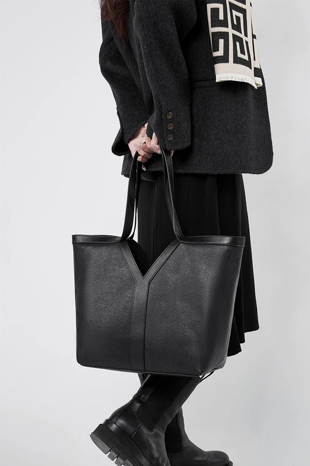 Alt view image 7 of 7 - Genuine Leather Women Crossbody Bag Black