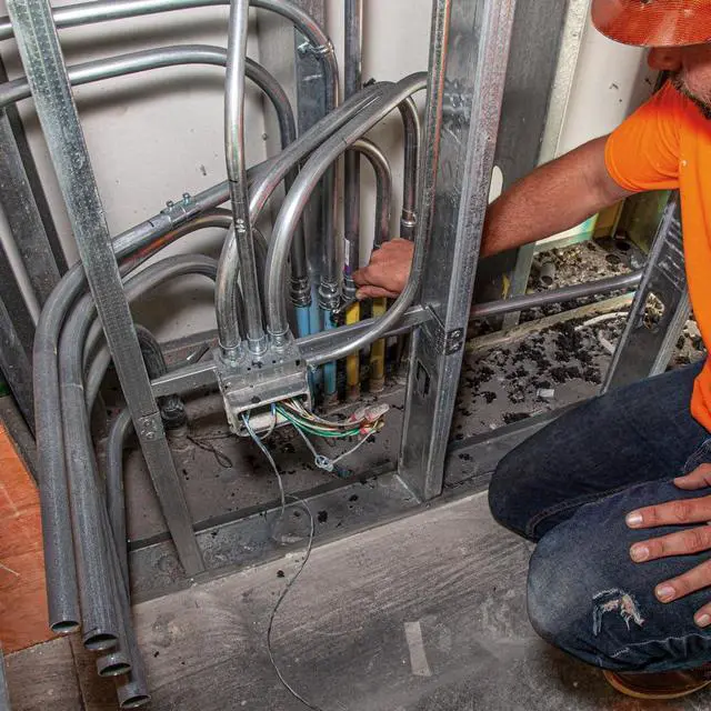 Alt view image 4 of 7 - 65200 Ratchet Set, 5-Piece Mini Ratchet Set with Phillips, Slotted, and Adapter for Other Socket Sizes, For Tight Spaces