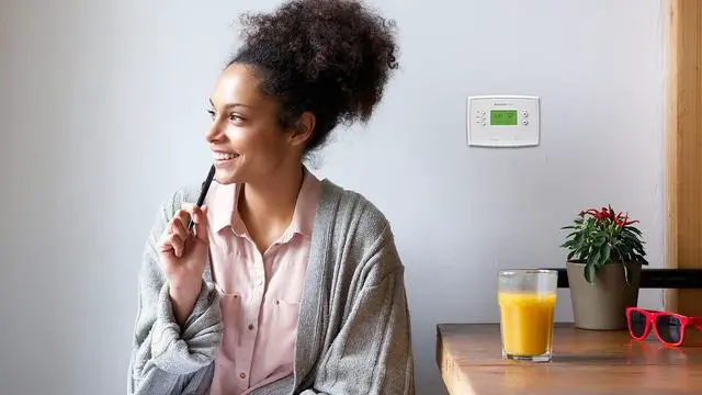 Alt view image 7 of 7 - RTH2510B1018 7-Day Programmable Thermostat