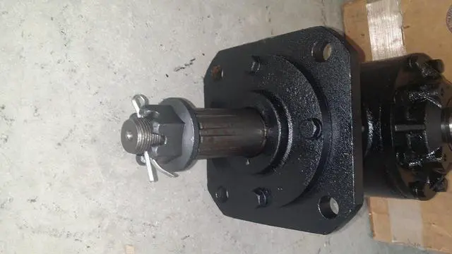 Alt view image 2 of 4 - 40hp Gearbox with 1-3/8" X 6 Spline Input Shaft and 1.57" X 12 Spline Output Shaft