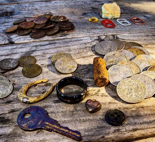 Alt view image 5 of 5 - Quick Draw Pro Metal Detector with Target ID, Depth Indicator, and Pinpoint Mode Lightweight Design for Coins, Relics, and Jewelry Detection