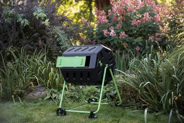 Alt view image 5 of 6 - HOTFROG Mobile Dual Chamber Tumbling Composter with Wheels - Outdoor Rotating Garden Compost Bin (HF-IM4000-WK) Black & Green (37-Gallon)