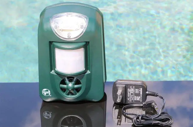 Alt view image 3 of 6 - TSBR610 Advanced Sonic & Ultrasonic Bird Repeller - Includes Triple Scan Technology