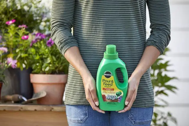 Alt view image 3 of 5 - Pour & Feed Plant Food (Liquid), 32 fl. oz. (6 Pack)