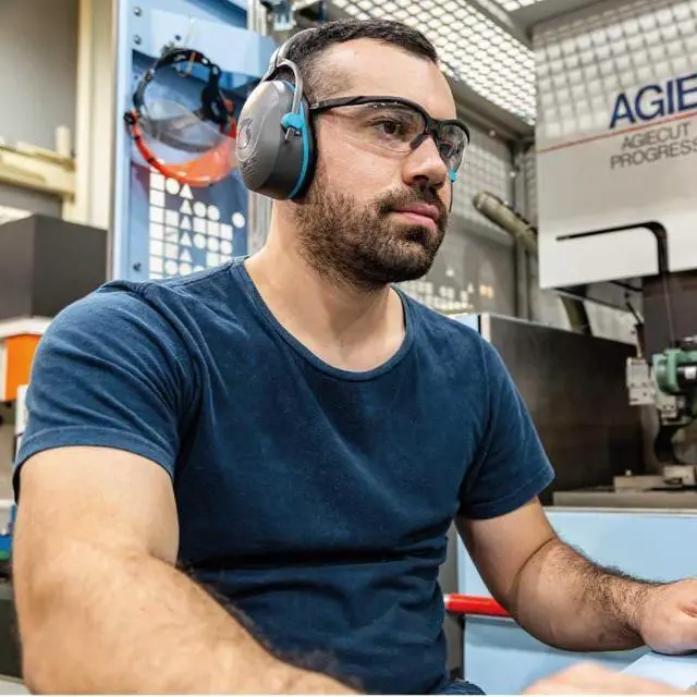 Alt view image 5 of 7 - L320 hearing protection, noise reduction earmuffs, NRR 22db, shooting, construction, comfortable headband, washable earmuff, adjustable for great fit for most adults