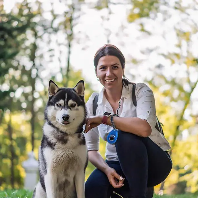 Alt view image 7 of 7 - 4 Pieces Pet Training Clicker with Wrist Strap and Dog Training Treat Pouch Pet Training Clicker for Training Puppy Cats Birds Dog Clicker Training Kit Behavioral (White, Red, Orange, Blue)