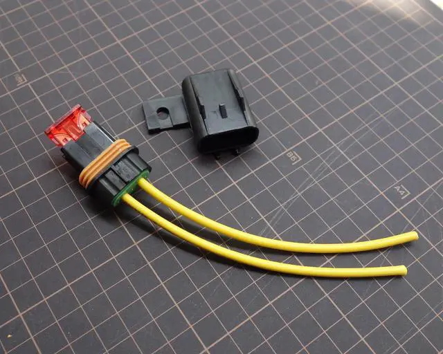 Alt view image 4 of 5 - 10-Pin Harness Cord Compatible with Kenwood Subwoofer KSC-SW30 KSC-SW11 WA80 WA100 SW10 WX1 KSC-SW880 KSC-SW900 KSC-SW910 KSC-SW201X KSC-WA82RC KSC-PSW8 KSC-PSW7EQ JVC CW-DRA8 Subwoofer Enclosure fuse