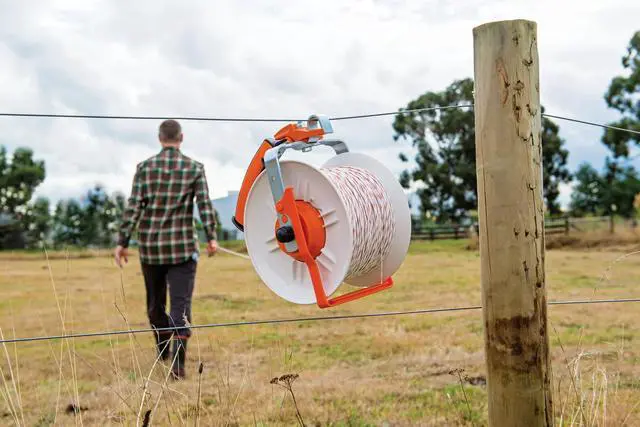 Alt view image 4 of 4 - Gallagher Electric Fence Reel | Durable 3:1 Geared Fencing Reel for Polywire, Polyrope & Fence Tape | Fast Winding, Heavy-Duty Gearbox, Shatter-Resistant Lock