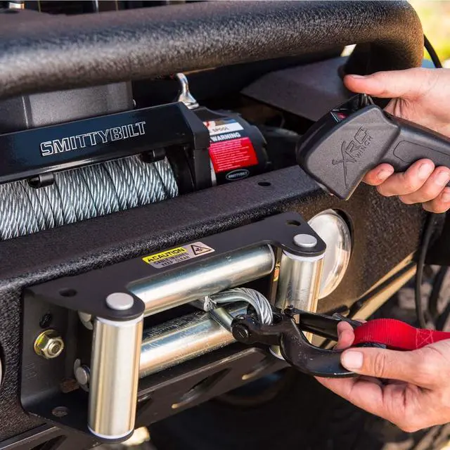 Alt view image 4 of 5 - Smittybilt XRC Gen 2 9500lb Winch with Steel Cable - SB97495
