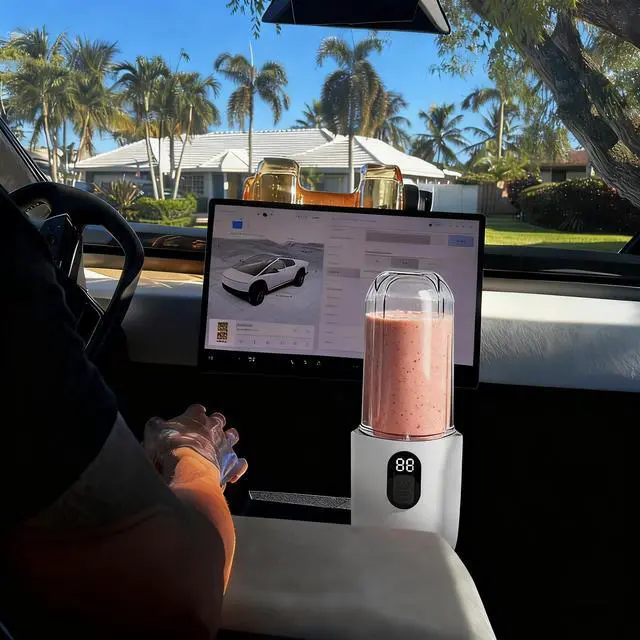 Alt view image 7 of 7 - Personal Blender, Portable Blender for Shakes and Smoothies, 17oz Mini Blenders with 16 Blades, Safety Lock, USB C Rechargeable Juice Mixer with Extra Lid for Travel, Office Gym, Home