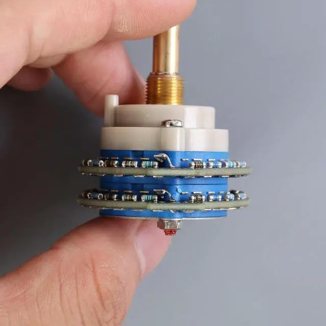 Alt view image 3 of 3 - High precision 24 level 50K stepper dual channel volume knob potentiometer band potentiometer volume control