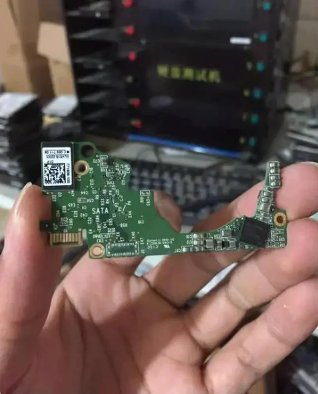 Main image of Circuit board hard disk board number 2060-771939-003 REV P1