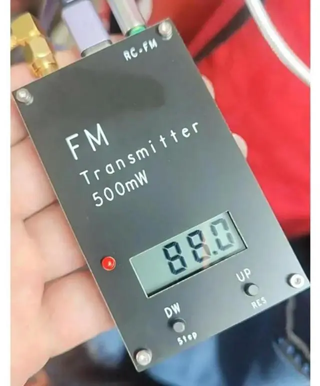 Main image of 2000m FM transmitter digital display 0.5W 500mW stereo 76-108M
