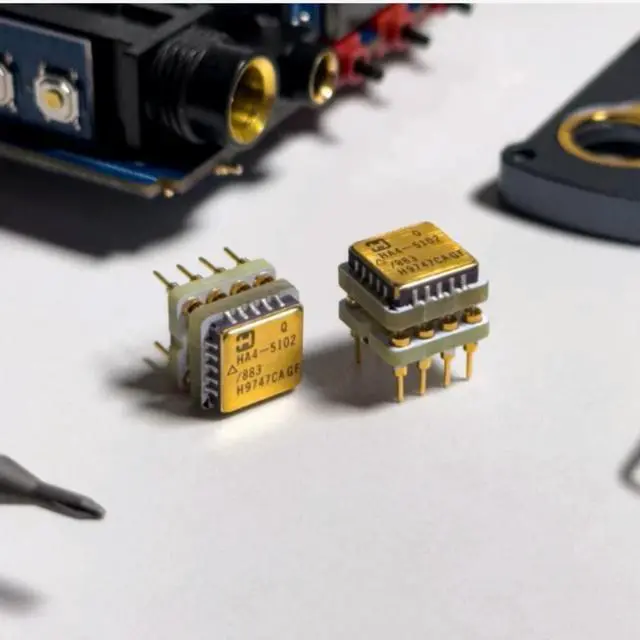 Alt view image 3 of 3 - Ha4-5102/883 aerospace grade gold surface dual op amp