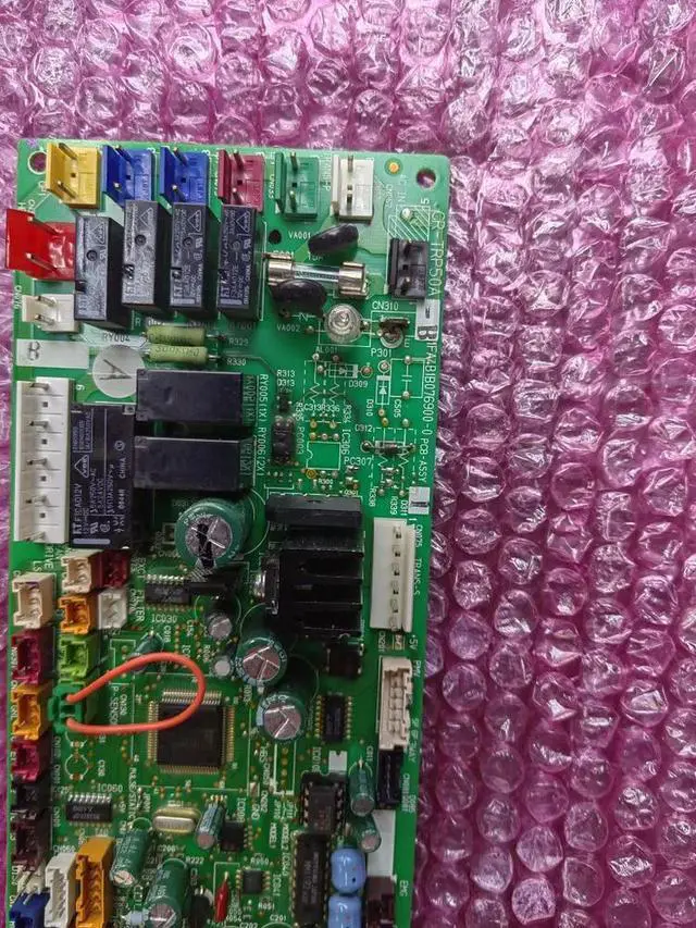 Alt view image 2 of 2 - 1FA4B1B076900-0 CR-TRP50A for Sanyo central air conditioner indoor unit main board