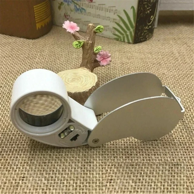 Alt view image 3 of 7 - 40X Illuminated Jewelers Eye Loupe Foldable Magnifier Bright LED Light Gold