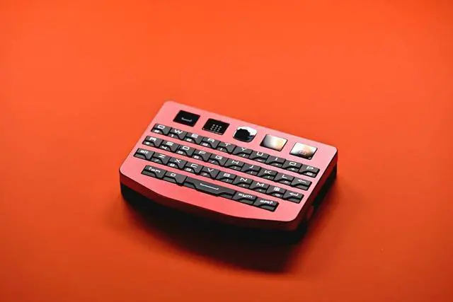 Main image of Ultra-Compact Mini Bluetooth Keyboard with Trackpad, CNC Aluminum Handheld Keyboard with L/R Shoulder Buttons, 10-Level DPI, NKRO, Web-Based Key Remapping, Supports 4 Devices Switching