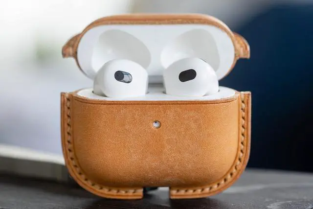 Main image of Airpods 3 Case Vegetable Tanned Italian Leather Handmade Supports Wireless Charging (Natural)