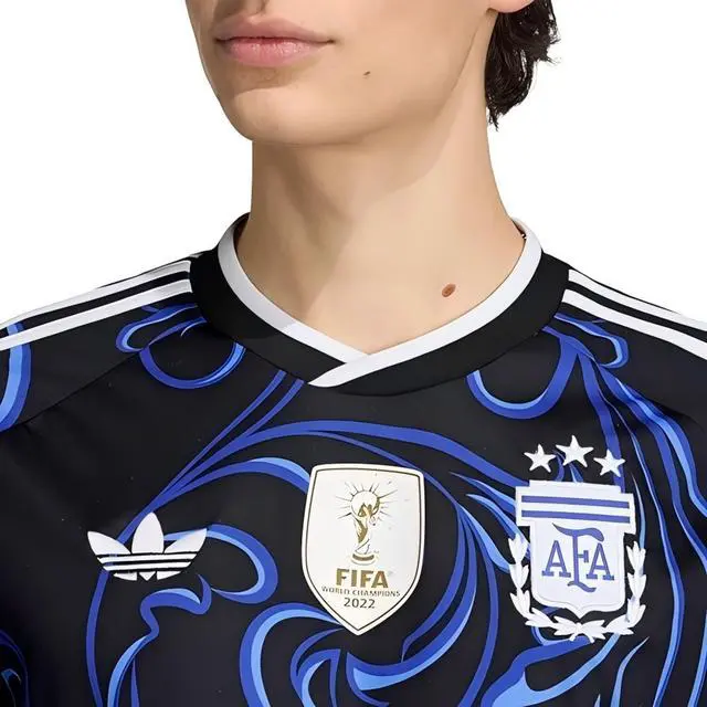 Alt view image 4 of 6 - Men's Argentina 26 Away Replica Jersey L