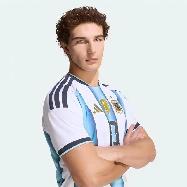 Alt view image 3 of 6 - Men's Argentina 26 Home Replica Messi Jersey