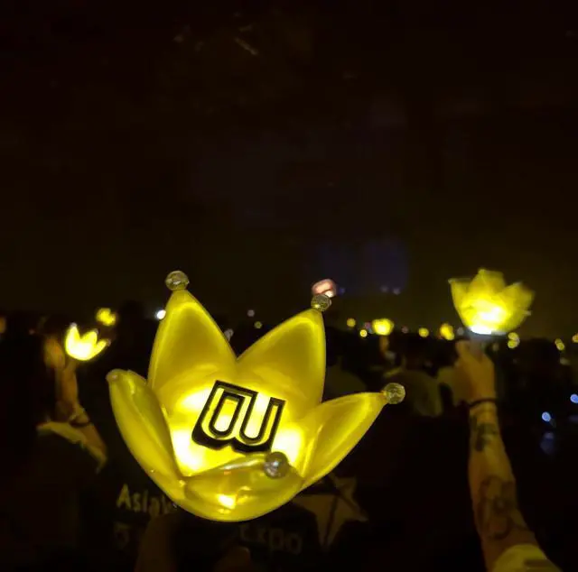 Alt view image 4 of 7 - BIGBANG Ver.4 Crown Light Stick Kpop Concert Cheering Light for Fans,gift