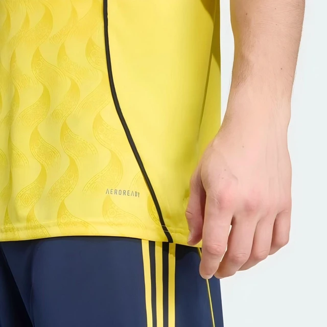 Alt view image 3 of 4 - Al NASSR FC Home Men's Ronaldo #7 Soccer Jersey 25/26
