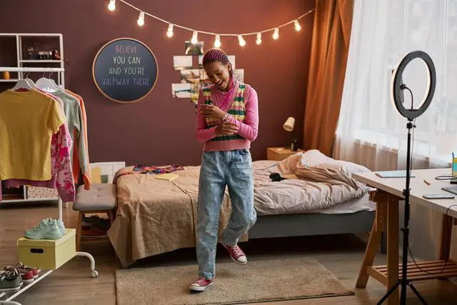 Alt view image 3 of 7 - Round Magnetic Chalkboard with Wooden Frame for Office and Home, 18x18 inches with Mounting Hardware, 4-Piece Chalk Set, and Eraser Included (Rustic Brown)