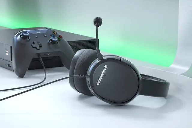 Alt view image 2 of 3 - Arctis 1 Wired Gaming Headset Detachable ClearCast Microphone Lightweight Steel-Reinforced Headband For Xbox, PC, PS5, PS4, Nintendo Switch, Mobile