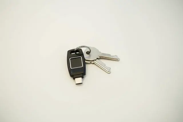 Alt view image 5 of 6 - Passkey Windows Hello FIDO2 U2F Fingerprint Security Key USB-C Type TrustKey B220H