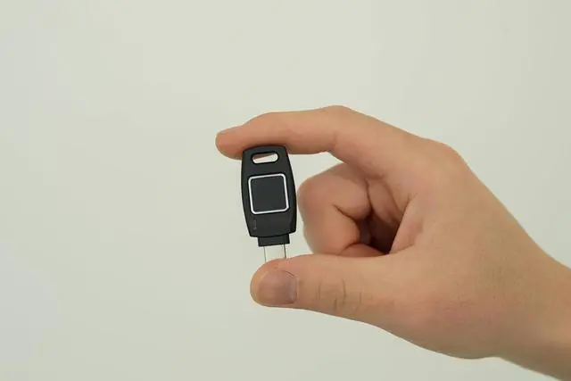 Alt view image 6 of 6 - Passkey Windows Hello FIDO2 U2F Fingerprint Security Key USB-C Type TrustKey B220H