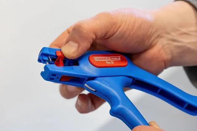 Alt view image 4 of 6 - WEICON Tools Wire Stripper No. 5, Set of 2, Automatic Wire Stripper 0.2-6 mm², with Side Cutter up to 2 mm