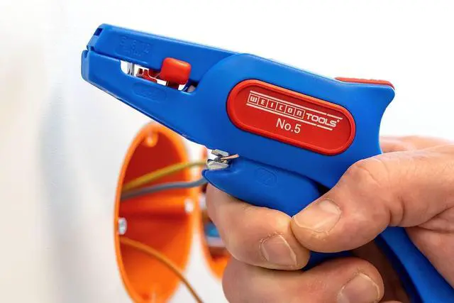 Alt view image 5 of 6 - WEICON Tools Wire Stripper No. 5, Set of 2, Automatic Wire Stripper 0.2-6 mm², with Side Cutter up to 2 mm