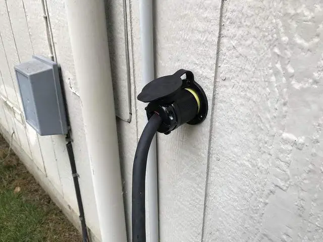 Alt view image 6 of 7 - Journeyman-Pro NEMA L6-30R 30 Amp, 250 Volt, 2P, 3W, HJP-2623 Locking Female Plug Connector, Black Yellow Industrial Grade, Grounding 7500 Watts Generator (L6-30R Female Plug)