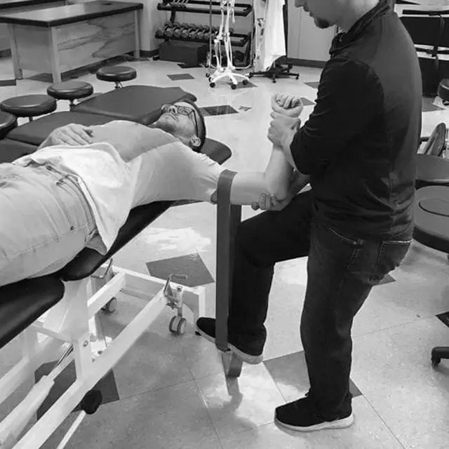 Alt view image 5 of 7 - Physical Mobilization Strap , Polyester Joint Mobilization Belt Push Button Release for Musculoskeletal Pain for Doctors