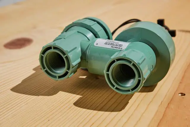 Alt view image 4 of 6 - 57624 1-Inch FPT 100 Series Automatic Anti-Siphon Valve with Flow Control